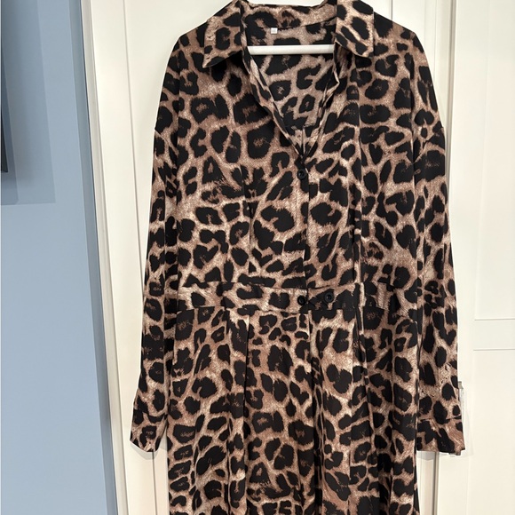 Dresses & Skirts - Leopard Print Long Sleeve Dress